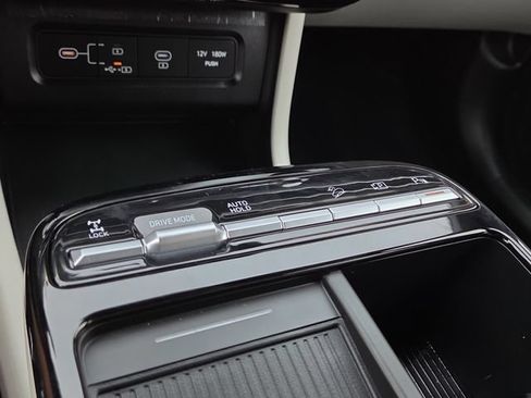 Used 2025 Hyundai Tucson Limited AWD/4WD image 17