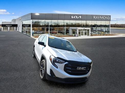Used 2021 GMC Terrain SLE w/ Driver Convenience Package AWD/4WD image 9