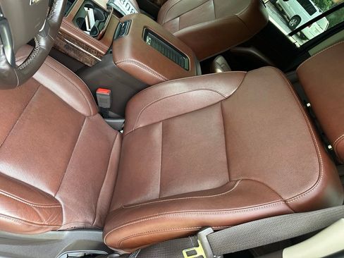 Used 2020 Chevrolet Suburban Premier w/ Premier 6.2L Value Package AWD/4WD image 16