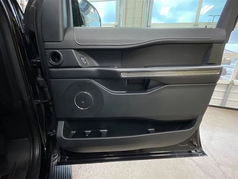 Used 2019 Ford Expedition Max XLT AWD/4WD image 9