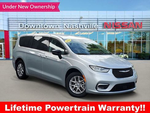 Used 2024 Chrysler Pacifica Touring-L FWD image 1