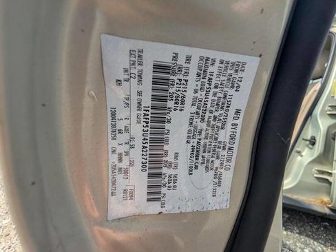 Used 2005 Ford Taurus SE FWD image 40