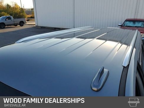 Used 2022 GMC Yukon XL SLT w/ SLT Luxury Package image 8