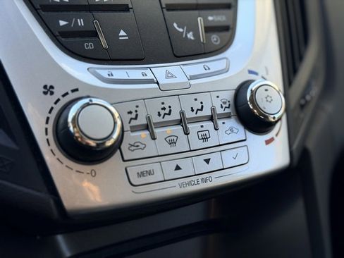 Used 2010 Chevrolet Equinox LT w/ Vehicle Interface Package image 12