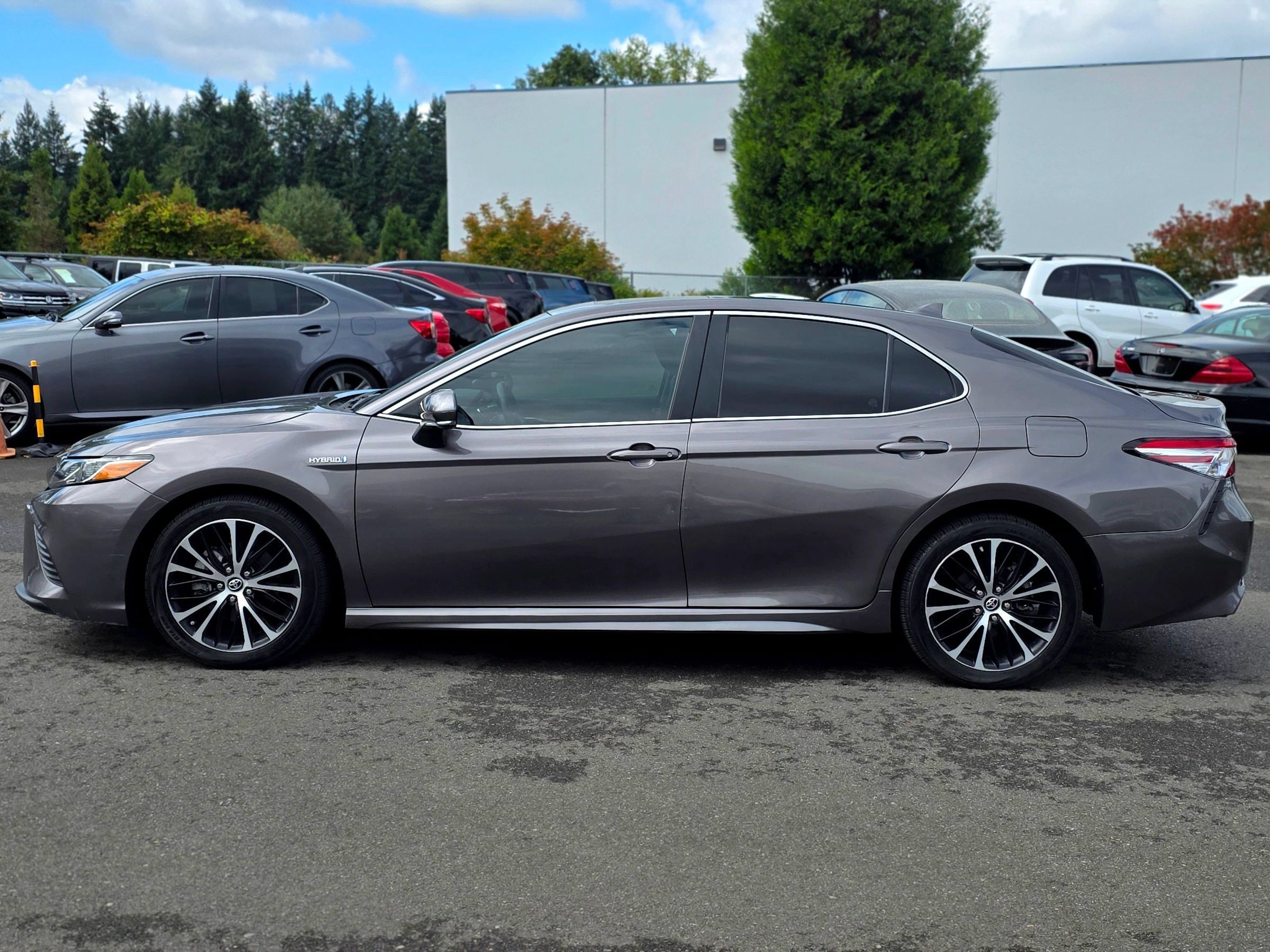 Used 2019 Toyota Camry SE w/ Audio Package FWD image 8