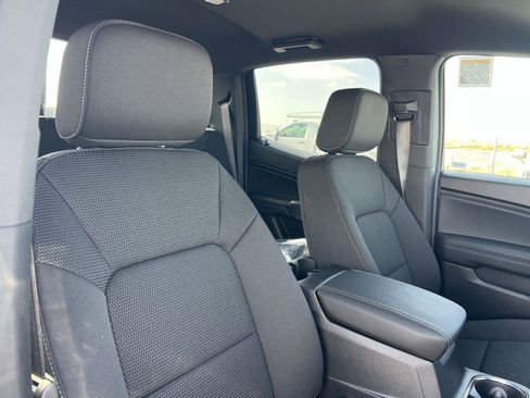 New 2026 GMC Canyon Elevation w/ LPO, Black Badging Package RWD image 30
