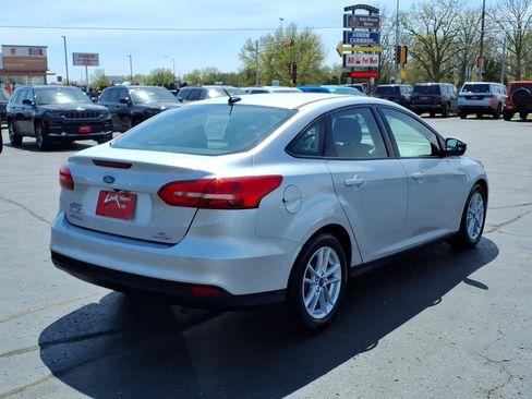 Used 2016 Ford Focus SE FWD image 4