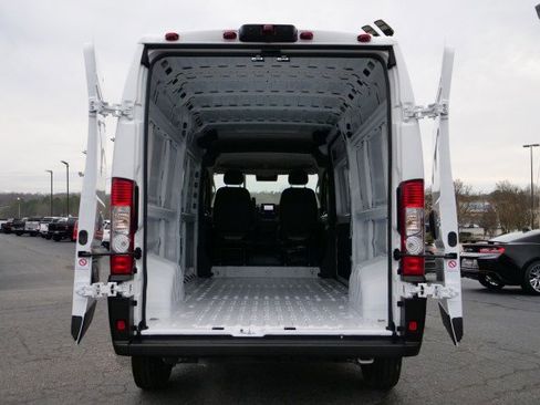 Used 2025 RAM ProMaster 2500 w/ Storage Group image 18