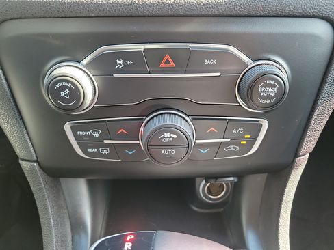 Used 2016 Dodge Charger SXT RWD image 25