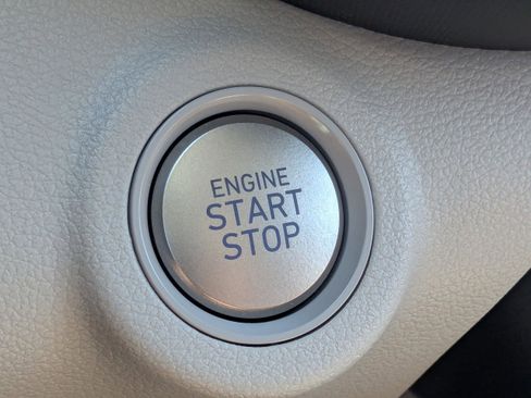 New 2025 Hyundai Venue SEL FWD image 28
