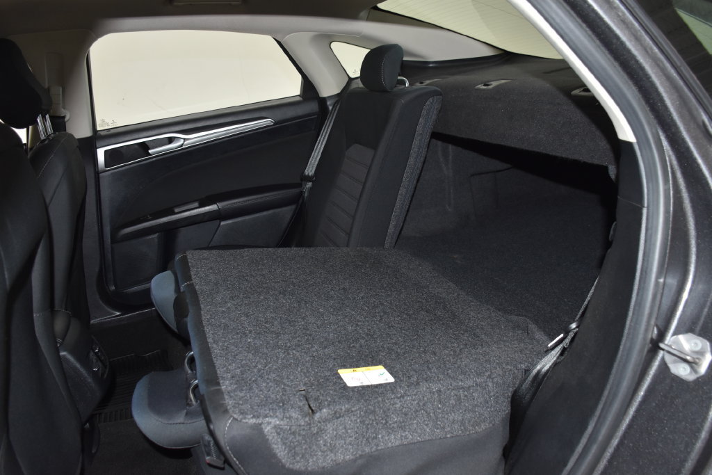Used 2020 Ford Fusion SE FWD image 27