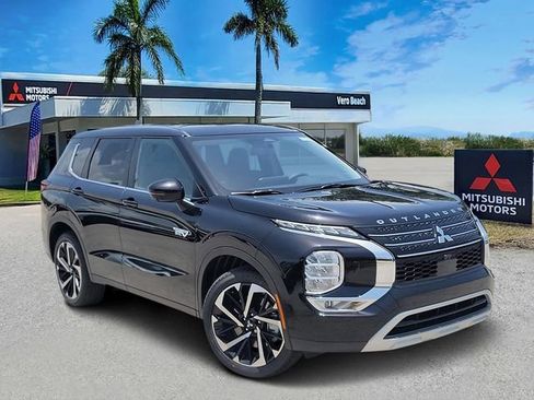 New 2025 Mitsubishi Outlander SE image 1