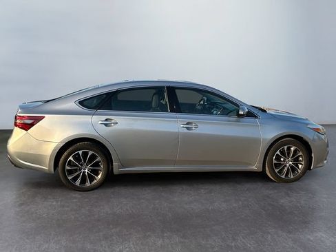 Used 2018 Toyota Avalon XLE FWD image 6