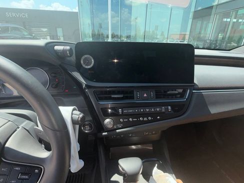Used 2025 Lexus ES 350 w/ Premium Package FWD image 9