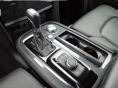 Used 2024 Nissan Armada SV image 18