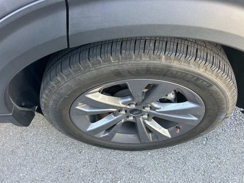 Used 2024 Ford Explorer XLT w/ Equipment Group 202A RWD image 10