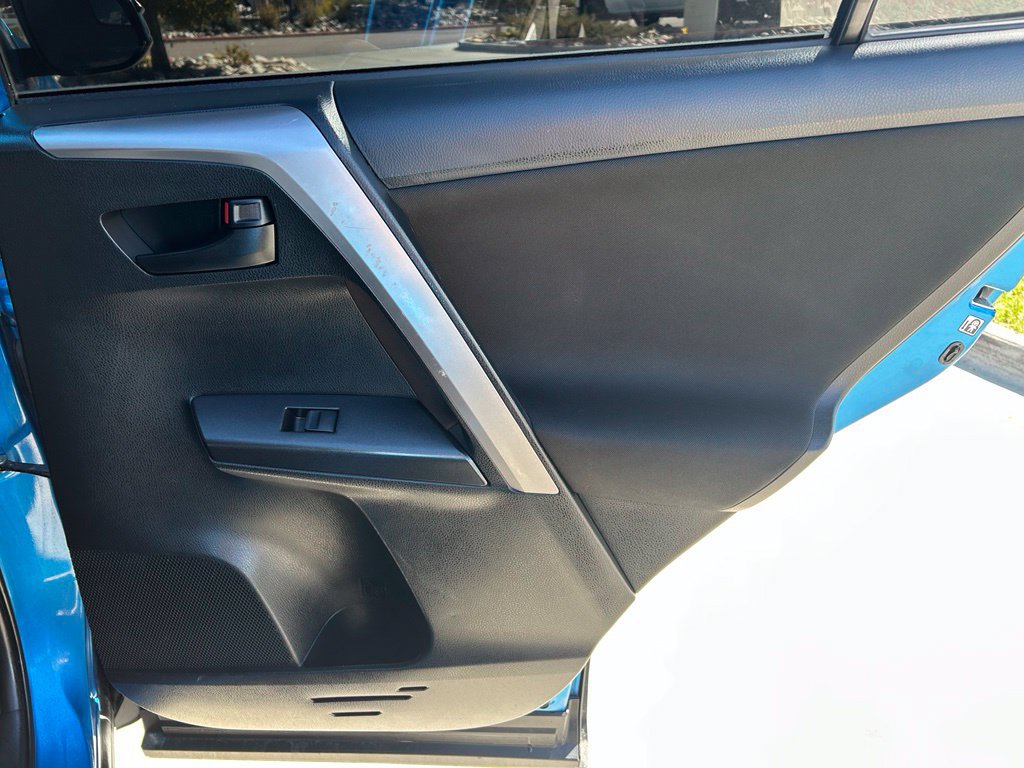 Used 2018 Toyota RAV4 LE w/ All Weather Liner Package AWD/4WD image 28