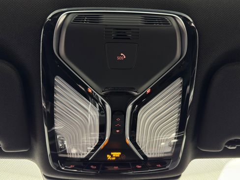 Used 2022 BMW 750i xDrive w/ Executive Package image 40