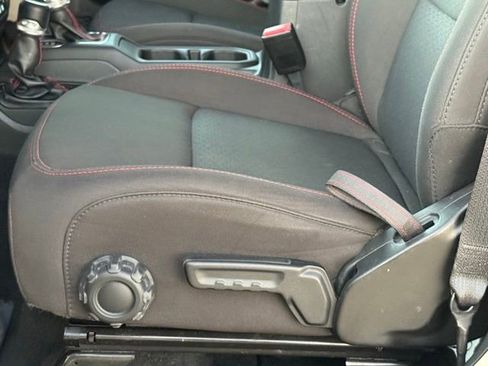 Used 2022 Jeep Wrangler Unlimited Rubicon w/ Cold Weather Group image 14