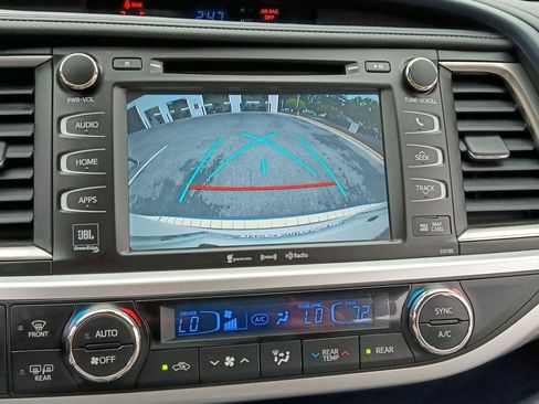 Used 2018 Toyota Highlander Limited FWD image 56