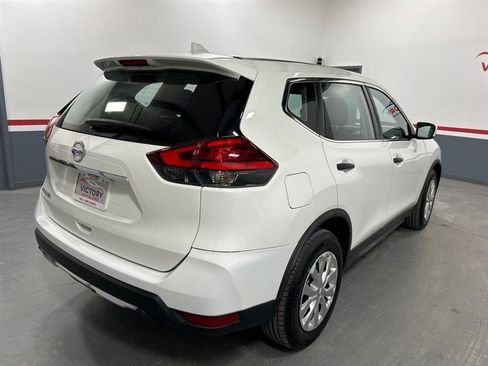 Used 2017 Nissan Rogue S image 3
