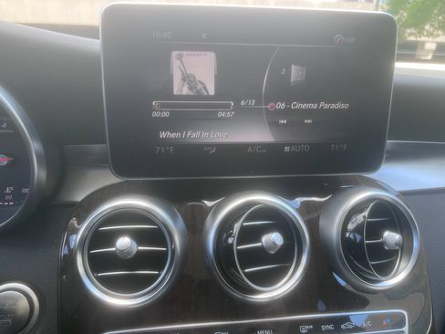 Used 2017 Mercedes-Benz GLC 300 4MATIC image 6
