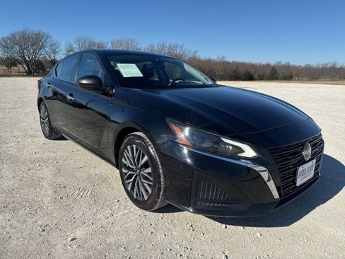 Used 2024 Nissan Altima 2.5 SV image 7