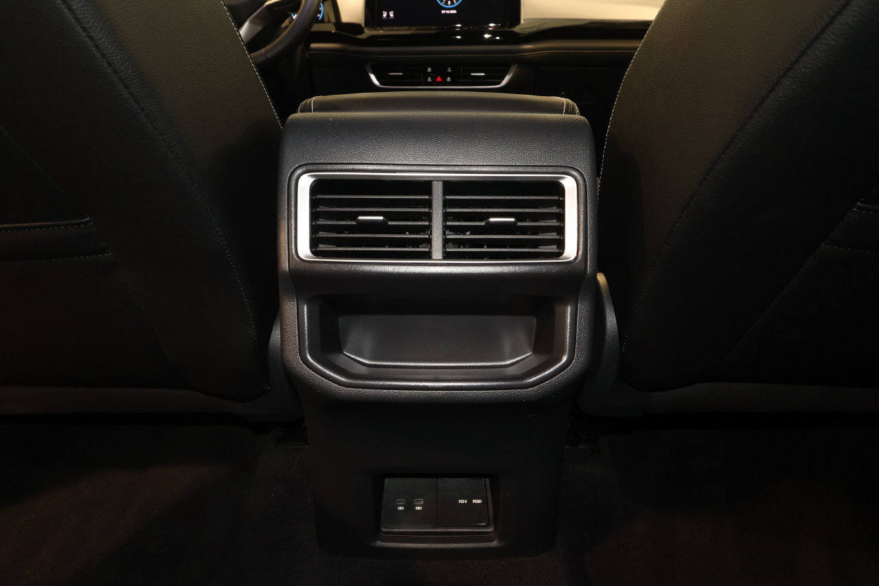 Used 2026 Volkswagen Atlas Cross Sport SE FWD image 28