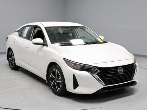Used 2025 Nissan Sentra SV FWD image 1