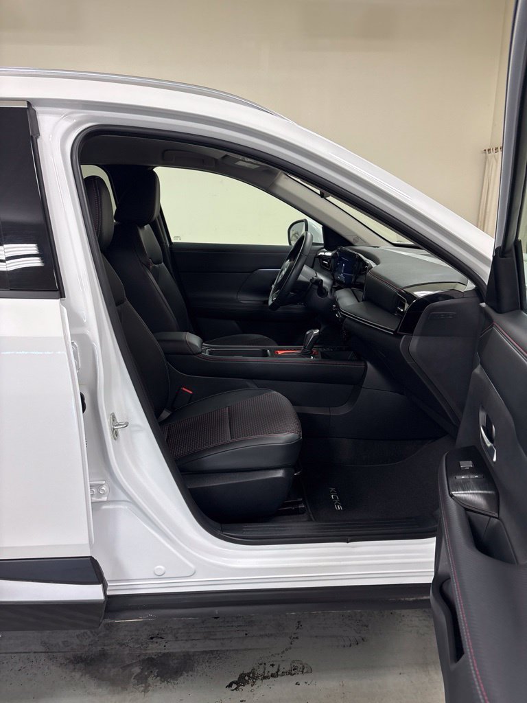 Used 2025 Nissan Kicks SR FWD image 21