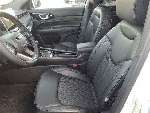 New 2026 Jeep Compass Latitude AWD/4WD image 17