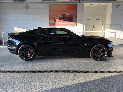 Used 2021 Chevrolet Camaro SS image 9