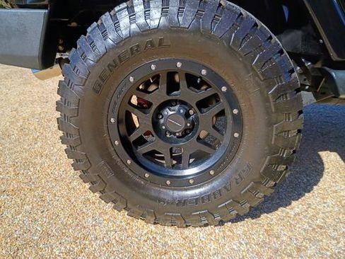 Used 2014 Jeep Wrangler Unlimited Sahara w/ Connectivity Group image 22