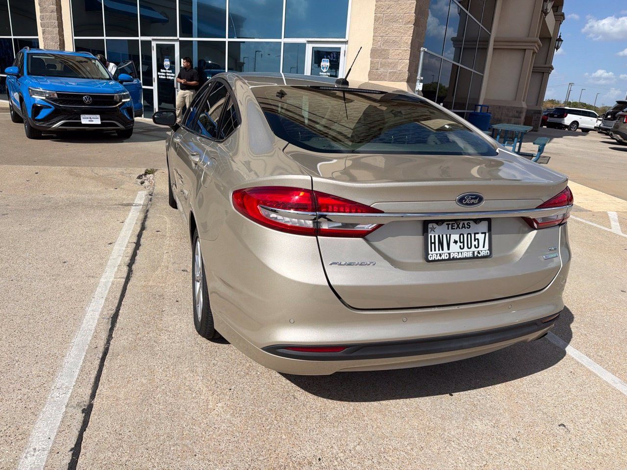 Used 2017 Ford Fusion SE w/ Fusion SE Technology Package FWD image 12
