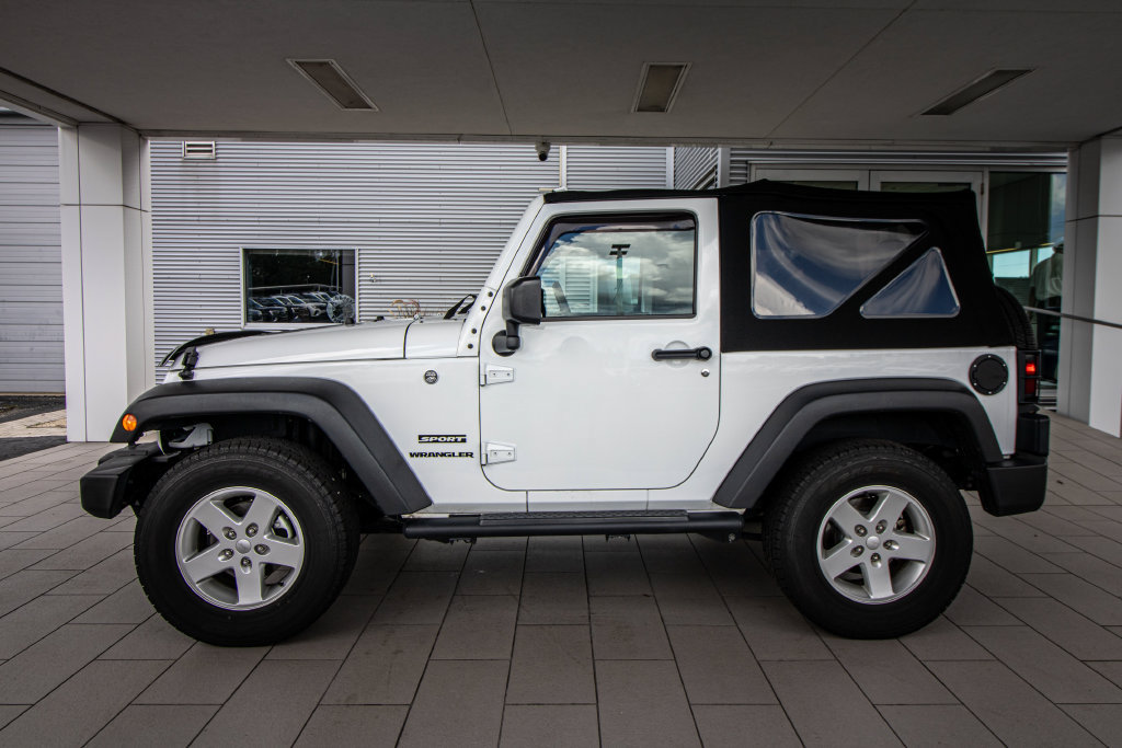Used 2016 Jeep Wrangler Sport w/ Quick Order Package 24S AWD/4WD image 11