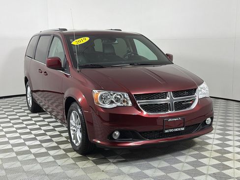 Used 2019 Dodge Grand Caravan SXT FWD image 3