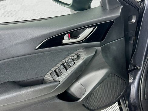Used 2014 MAZDA MAZDA3 i Touring image 17
