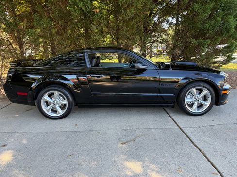 Used 2007 Ford Mustang GT image 31