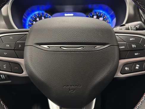 New 2027 Chrysler Pacifica Select FWD image 14