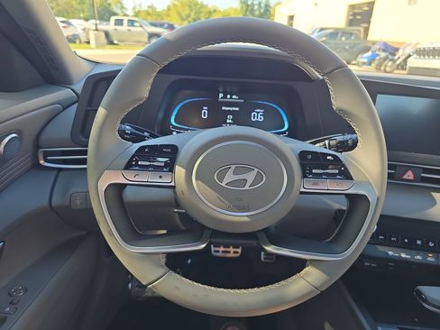 Used 2025 Hyundai Elantra Sport FWD image 14
