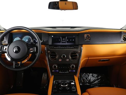 Certified 2022 Rolls-Royce Cullinan w/ Cullinan Package AWD/4WD image 11