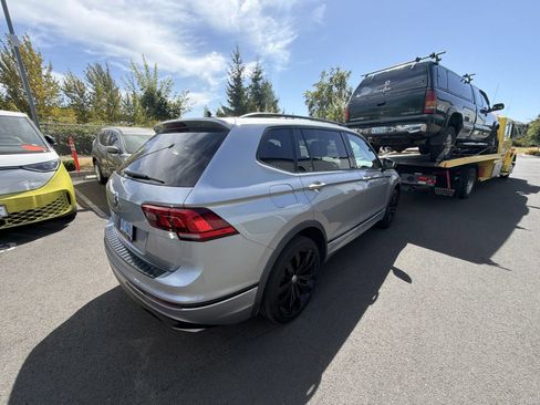 Used 2020 Volkswagen Tiguan SE R-Line FWD image 3