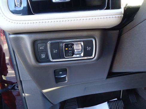 Used 2022 Lincoln Nautilus Reserve w/ Equipment Group 201A image 14