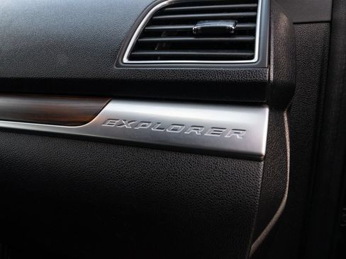 Used 2018 Ford Explorer Limited FWD image 19