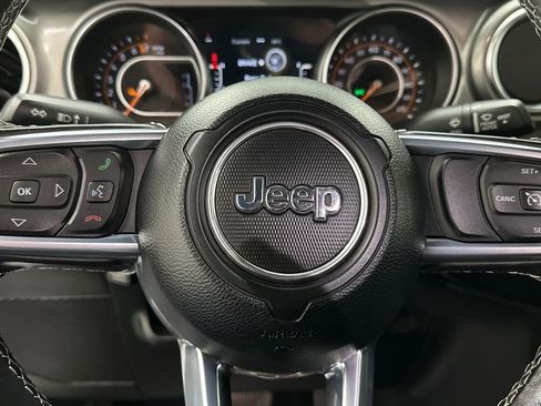 Used 2021 Jeep Gladiator Overland image 16