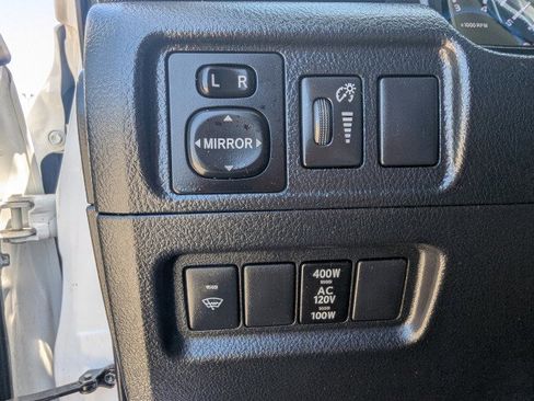 Used 2015 Toyota 4Runner SR5 AWD/4WD image 17