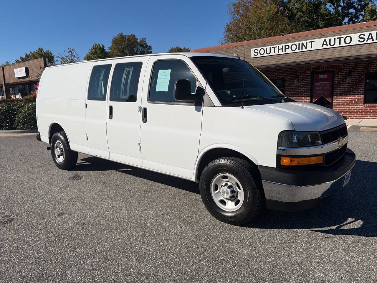 Used 2022 Chevrolet Express 3500 Extended w/ Driver Convenience Package RWD image 2
