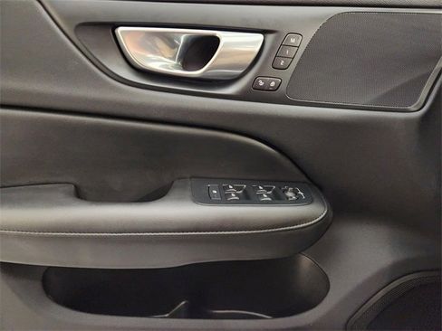 Used 2024 Volvo S60 B5 Core image 24