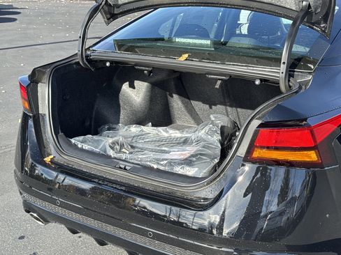 New 2025 Nissan Altima 2.5 SR image 8