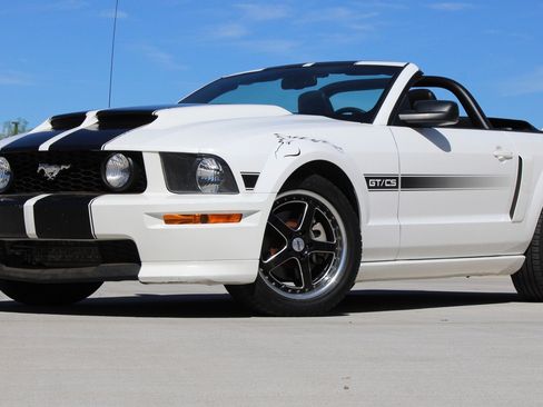 Used 2007 Ford Mustang GT RWD image 2